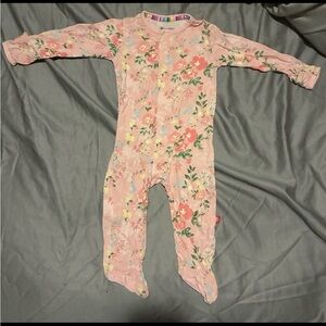 Magnetic me modal floral footsie